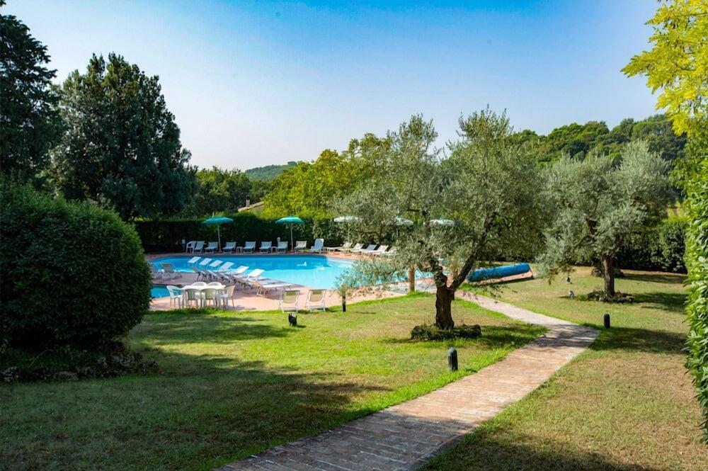 Hotel Villa San Lucchese Poggibonsi Bagian luar foto