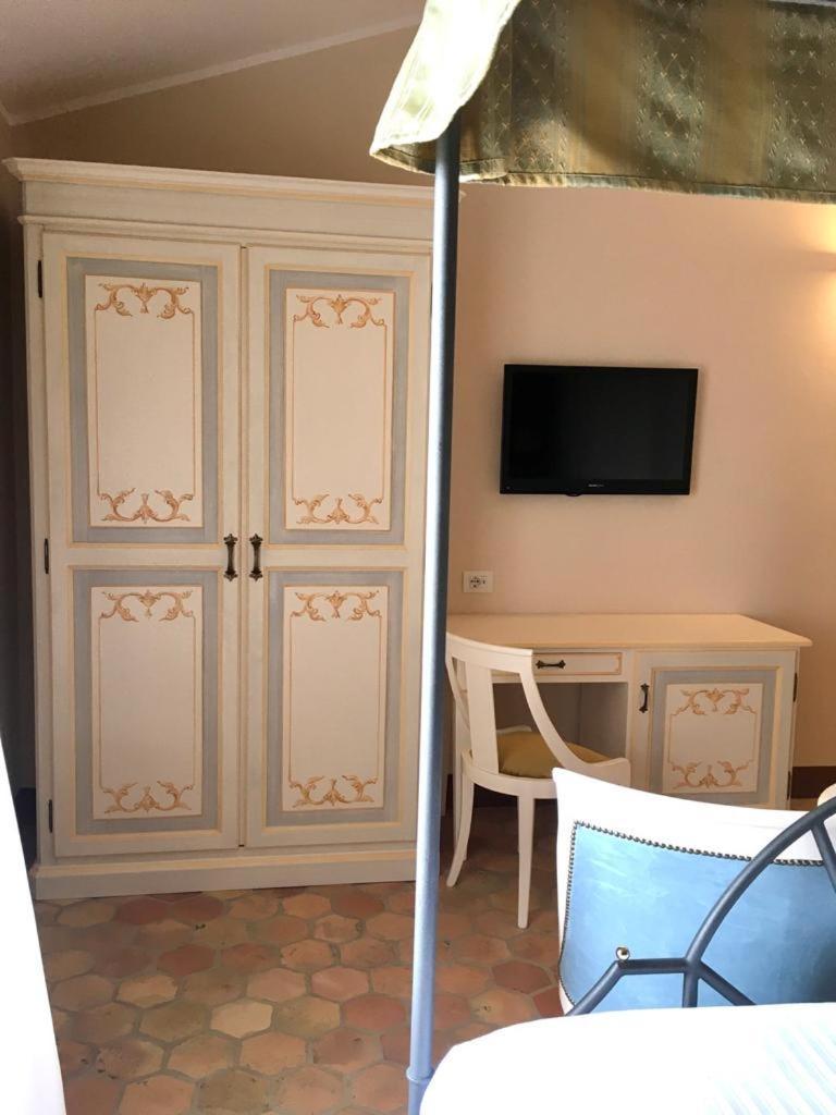 Hotel Villa San Lucchese Poggibonsi Bagian luar foto