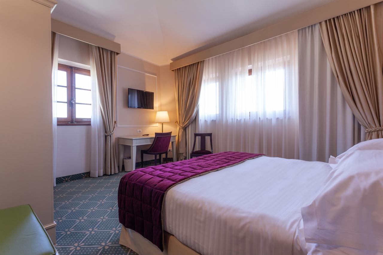 Hotel Villa San Lucchese Poggibonsi Bagian luar foto
