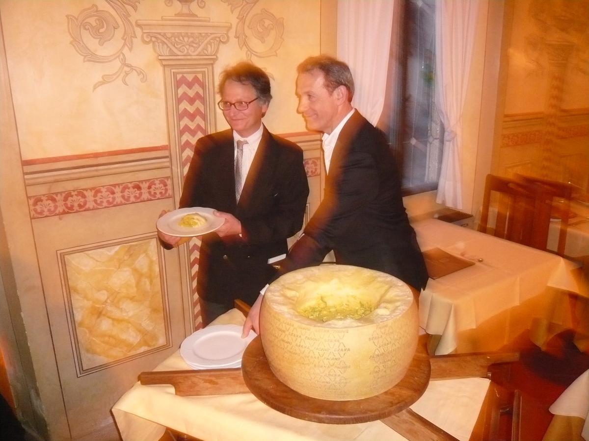 Hotel Villa San Lucchese Poggibonsi Bagian luar foto