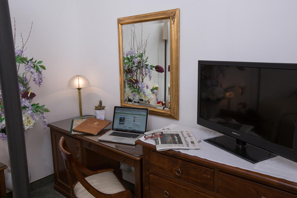 Hotel Villa San Lucchese Poggibonsi Bagian luar foto